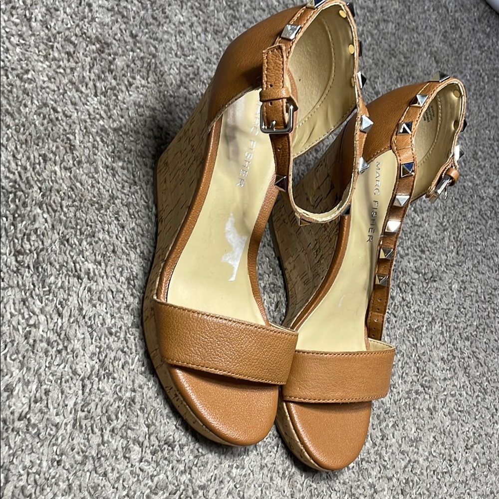 NWOT Marc Fisher Tan Women's Sandals